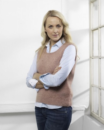 3829 Vest i Tibet og Plum Strikkepakke