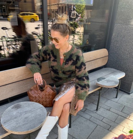 DG398-01 Koff Camo Cardigan | Line Langmo | Påfugl