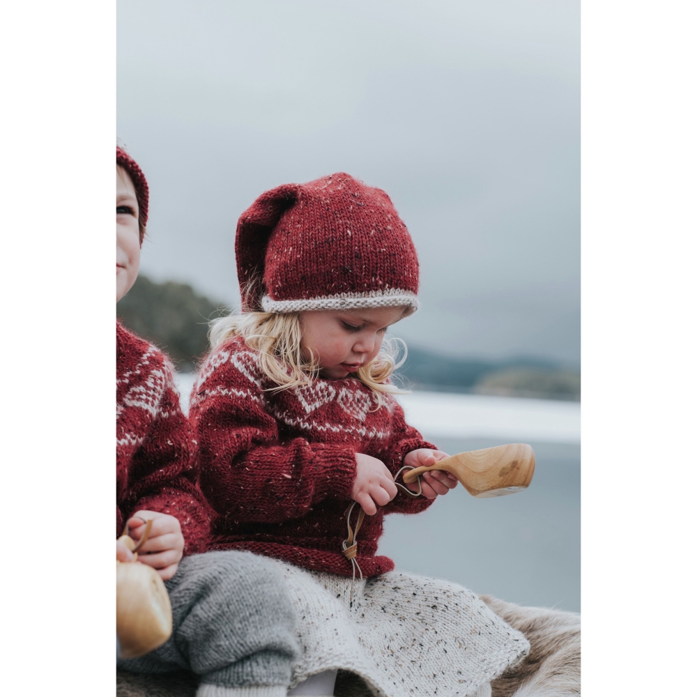 HJERTEGENSER BARN DYP RØD| Alpakka Tweed Classic | Idestova As HJERTEGENSER BARN DYP RØD| Alpakka Tweed Classic | Idestova As