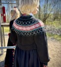 Cecilie tilpasset Vest-Agder bunad Bunadstrikk  thumbnail