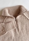 Zipper Sweater | Peer Gynt Lys beigemelert Strikkepakke | PetiteKnit thumbnail