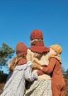 2009-5 Lue, votte og hals med flette Oppskrift Sandnes Garn thumbnail