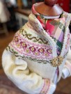 Iben barnejakke tilpasset barnebunad/drakt med blomsterbroderier Bunadstrikk  thumbnail