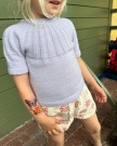 Sunday Tee Junior (oppskrift) Petiteknit thumbnail