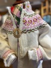 Iben barnejakke tilpasset barnebunad/drakt med blomsterbroderier Bunadstrikk  thumbnail