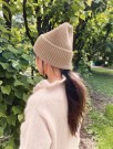 2210-10 Must-have Beanie i 2 tråder Double Sunday Lys beige Strikkepakke thumbnail