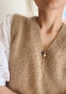 Stockholm Slipover V-neck Camel Strikkepakke | Petite Knit thumbnail