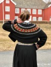 Helene, tilpasset Nordfjordbunaden Bunadstrikk thumbnail