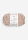 2210-10 Must-have Beanie i 2 tråder Double Sunday Lys beige Strikkepakke thumbnail