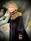 Nora, tilpasset Vestfoldbunaden for barn Bunadstrikk thumbnail