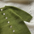 Indiblomst Briskeby babydress Light 28m/10cm (oppskrift) thumbnail