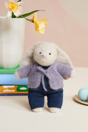 462 Harepus med klær (hefte med oppskrifter)