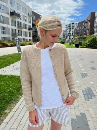 Ankers Cardigan My Size i Sandnes Alpakka (oppskrift) PetiteKnit