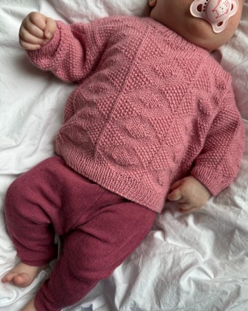 Esther Sweater baby (oppskrift) PetiteKnit 