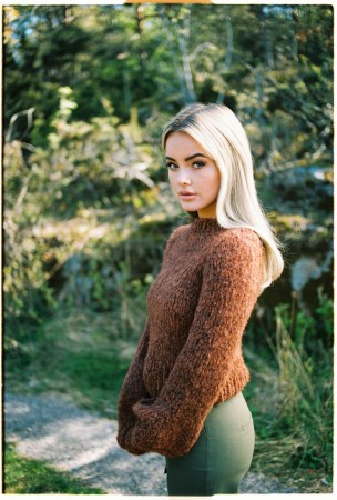 03 Rå | Skappel X Sophie Elise | Strikkepakke | Idestova As 02 Modig genser | Skappel X Sophie Elise | Strikkepakke
