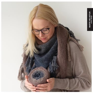 No. 6 Dip dye sjal TORDEN Fargespill by Marte Helgetun Strikkepakke