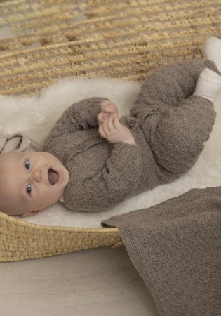 2235-11 Gullik dress Trend Baby Merino 207 Strikkepakke