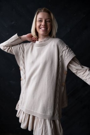 DG443-03 Lilou Ponchovest Merino 22 Strikkepakke