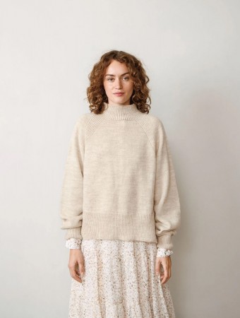 2212-1 Kelly genser med splitt Tynn Peer Gynt Naturmelert Strikkepakke