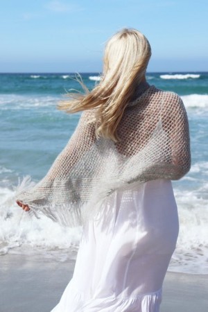 DG 439-08 Anabell Poncho garnpakke KIDSILK ERLE