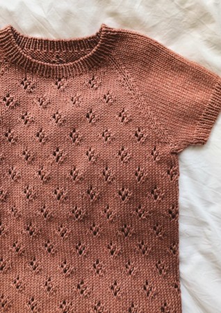 Rigmors sommerbluse junior | Oppskrift | PetiteKnit