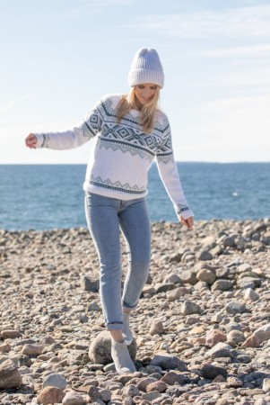 CP-06-04 Iris | Camilla Pihl | Olava Agatgrønn