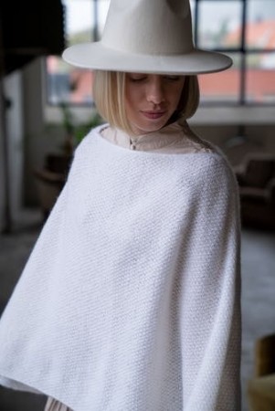 DG443-12 Court Tricot Giselle Poncho Kidsilk Erle Strikkepakke