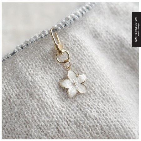Maskemarkør Charms – Hvit blomst