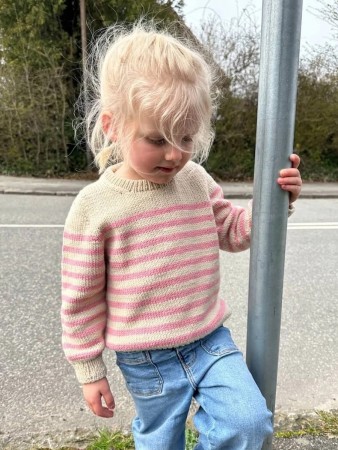 PetiteKnit Lyon Sweater barn Almond og Plastic Pink