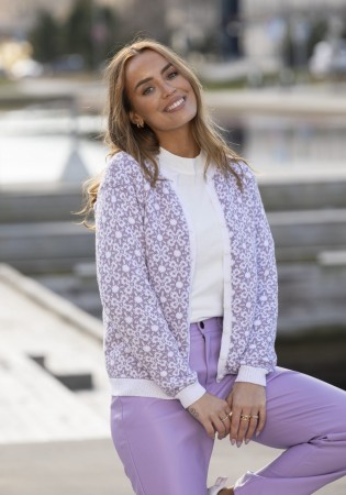 2217-11B Martha kofte lys lilla 467 Strikkepakke bambino