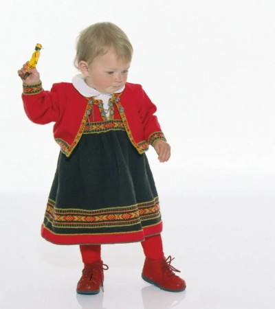 R3082 Bunad og jakke Rauma babygarn 