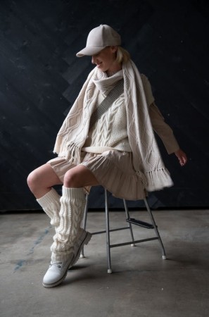 DG443-07 Avril Skjerf Lys beige melert Merino22 Strikkepakke