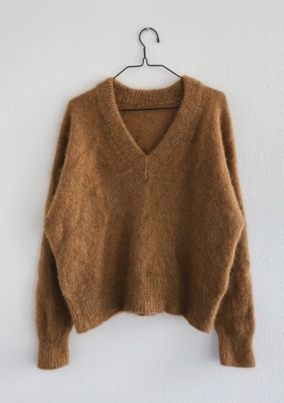 Stockholm Sweater V-neck | Tynn Silk Mohair Brunt sukker Strikkepakke PetiteKnit