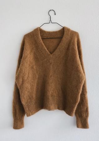 Stockholm Sweater V-neck | Tynn Silk Mohair Brunt sukker Strikkepakke PetiteKnit