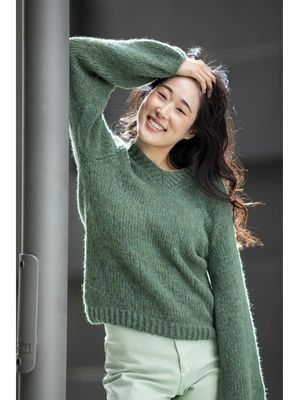 DSA 85-06 Sky-High Sweater Armygrønn | Du store Alpakka | Strikkepakke