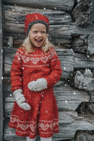 DSA73-24 Snurrekjole med hjerter barn | Alpakka Tweed