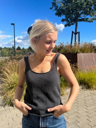 PetiteKnit June Top light Tynn Line Skifter