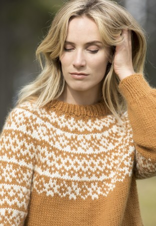 CP16-06 Moonstone Sweater Ravgul Olava Camilla Pihl