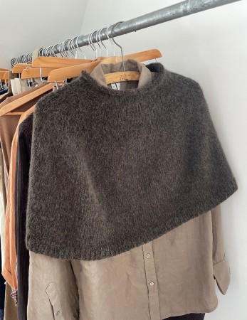 LeKnit Plain Yoke Poncho (oppskrift)