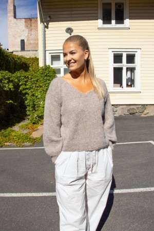 DSA99-20A Amanda Genser Faerytale Lys gråbrun melert Strikkepakke