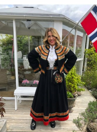 Bøkeskog Blå tilpasset Vestfoldbunadene Bunadstrikk