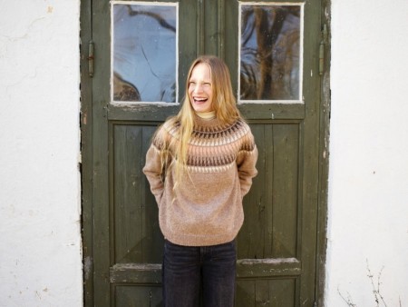 336-4 Spiret genser dame | Strikkepakke | Finull Rauma Garn