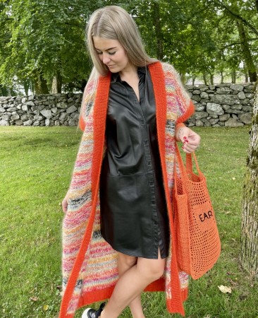 DG435-11 Candy vest Myk Påfugl Strikkepakke