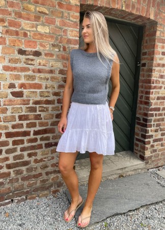 DSA101-03 Kalsitt vest i FAERYTALE Støvet gråblå Strikkepakke Du Store Alpakka